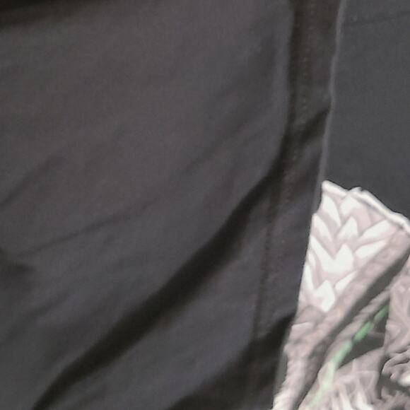 Fruit of the Loom  black t-shirt  L With a character on the front - Picture 4 of 5